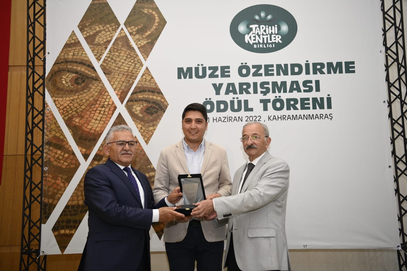 Kadıköy Belediyesi’ne Tarihi Kentler Birliği ödülü